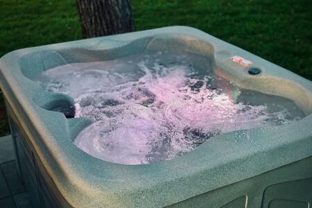 Hot Tub! The Blue Ridge Luxury Container Home 벨미어드 외부 사진